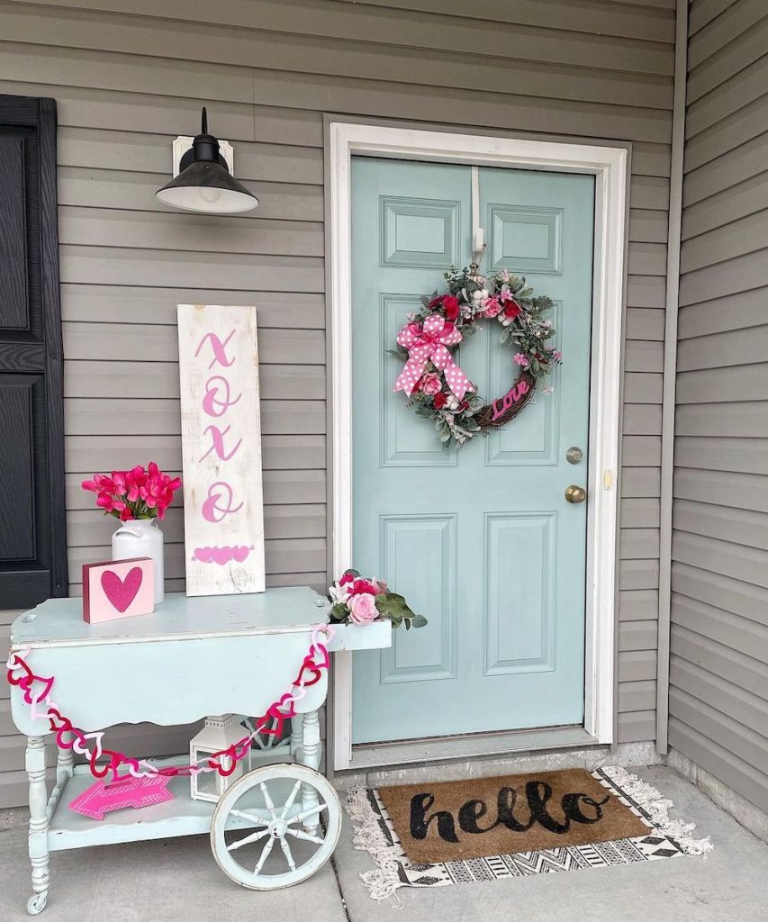 In 1 #ValentinesDay #ValentineFrontPorch #HomeDecor #ValentineDecorIdeas 