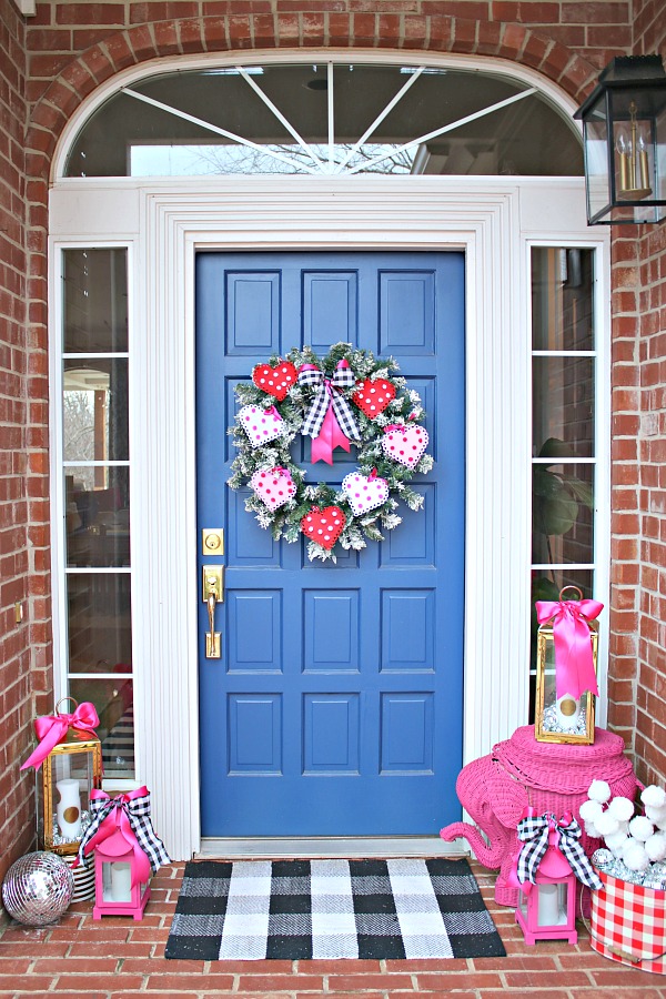 In 10 #ValentinesDay #ValentineFrontPorch #HomeDecor #ValentineDecorIdeas 