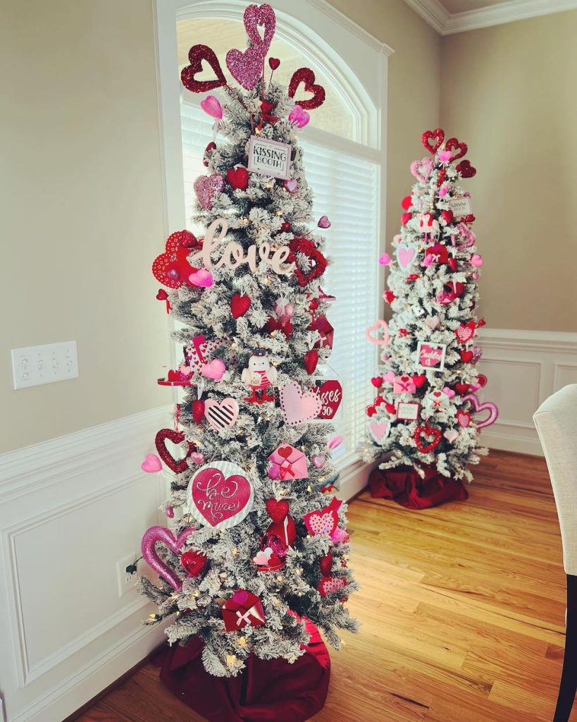 In 10 #ValentinesDay #DIYValentinesDayTree #HomeDecor #ValentineDecorIdeas 