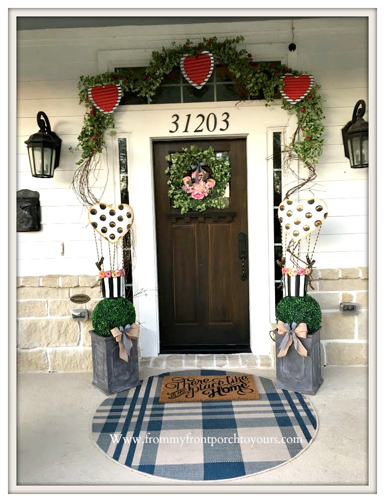 Valentine Porch Decor Ideas In 11 #ValentinesDay #ValentineFrontPorch #HomeDecor #ValentineDecorIdeas 