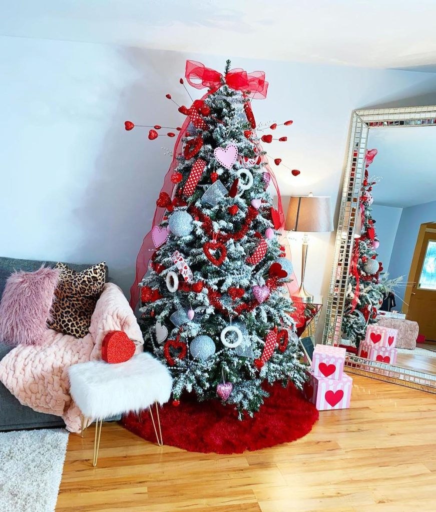 DIY Valentines Day Trees In 11 #ValentinesDay #DIYValentinesDayTree #HomeDecor #ValentineDecorIdeas 