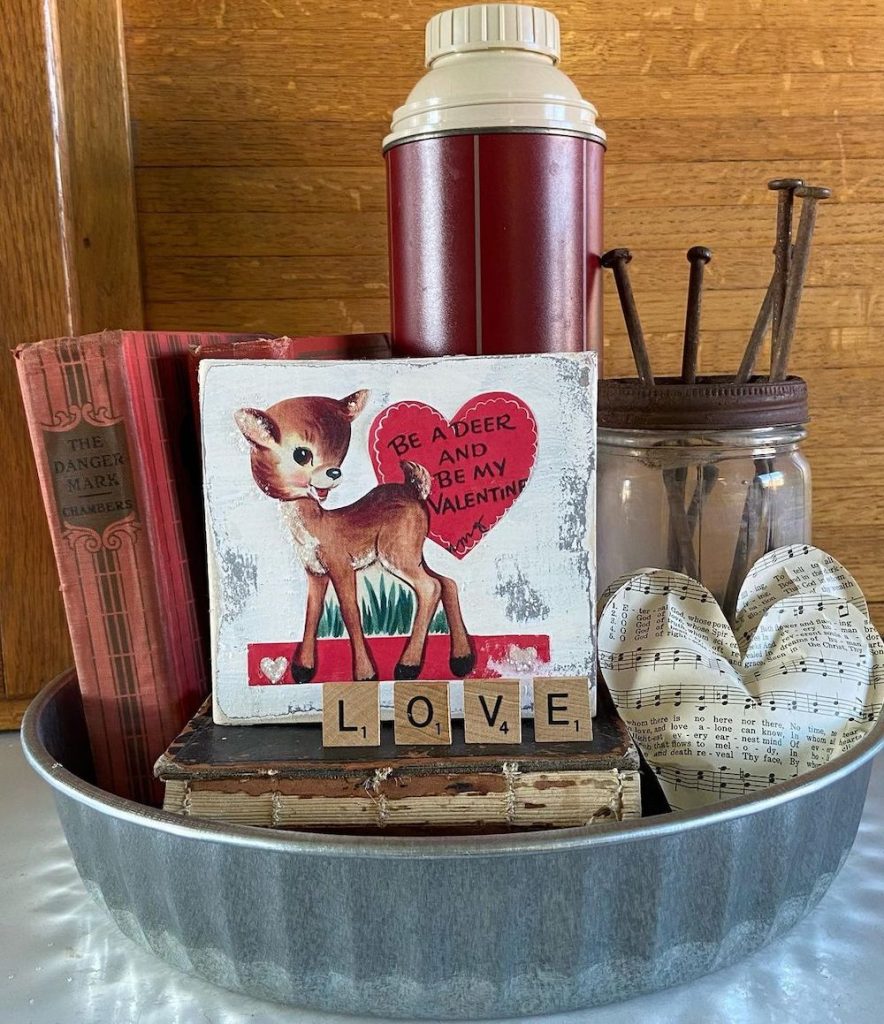 Valentine Vignette Decor Ideas In 11 #ValentinesDay#ValentineVignette #HomeDecor #ValentineDecorIdeas 