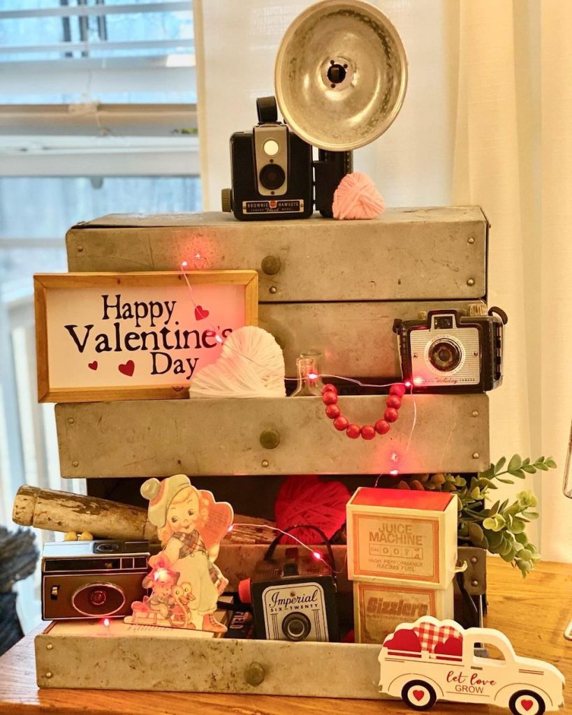 In 12 #ValentinesDay#ValentineVignette #HomeDecor #ValentineDecorIdeas 