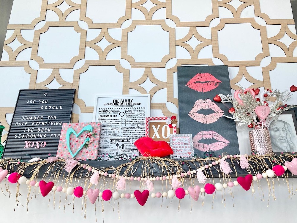 In 13 #ValentinesDay #ValentinesGarland #HomeDecor #ValentineDecorIdeas 