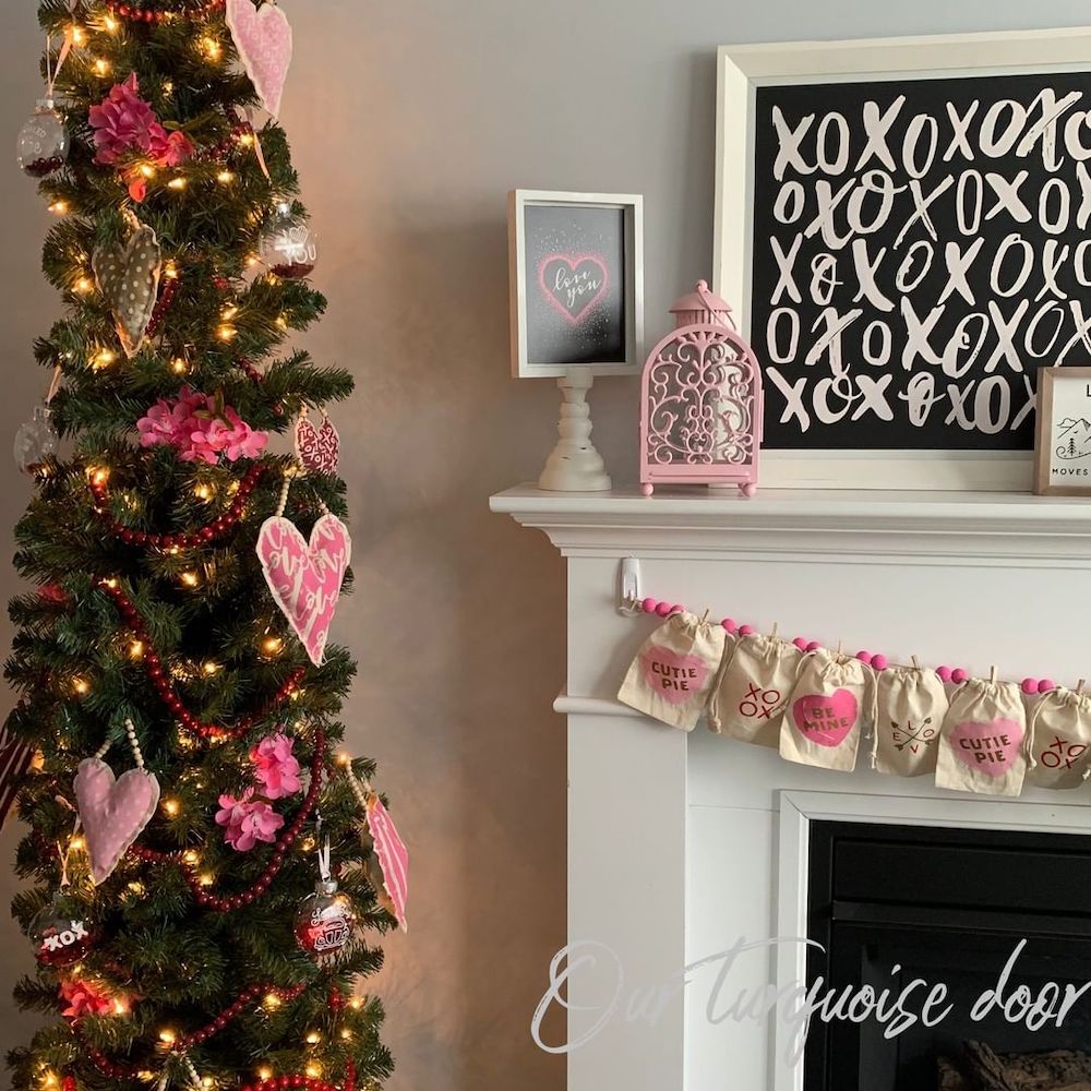 DIY Valentines Day Trees In 14 #ValentinesDay #DIYValentinesDayTree #HomeDecor #ValentineDecorIdeas 