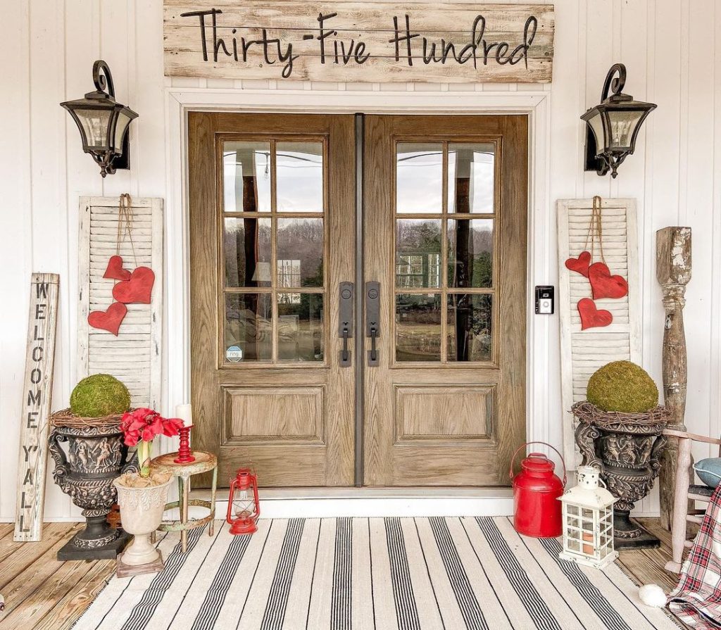 In 2 1 #ValentinesDay #ValentineFrontPorch #HomeDecor #ValentineDecorIdeas 