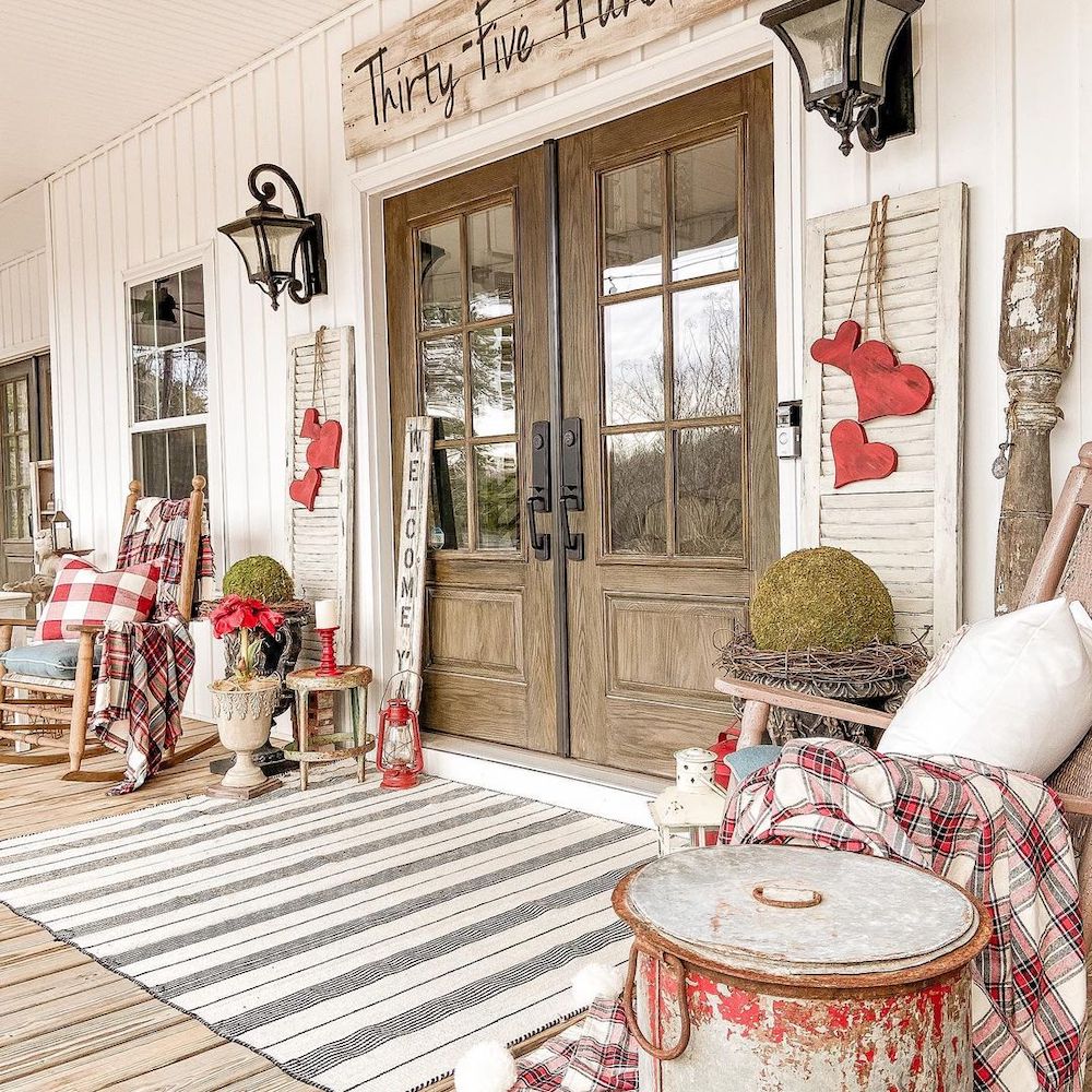 Valentine Porch Decor Ideas In 2 2 #ValentinesDay #ValentineFrontPorch #HomeDecor #ValentineDecorIdeas 