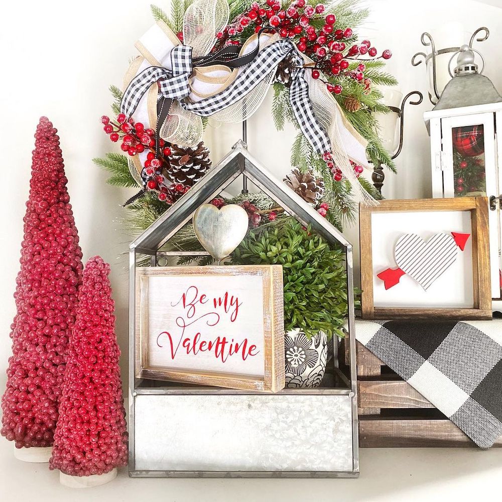 In 2 #ValentinesDay#ValentineVignette #HomeDecor #ValentineDecorIdeas 