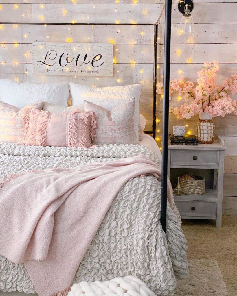 In 2 #ValentinesDay#ValentineBedrooms #HomeDecor #ValentineDecorIdeas 