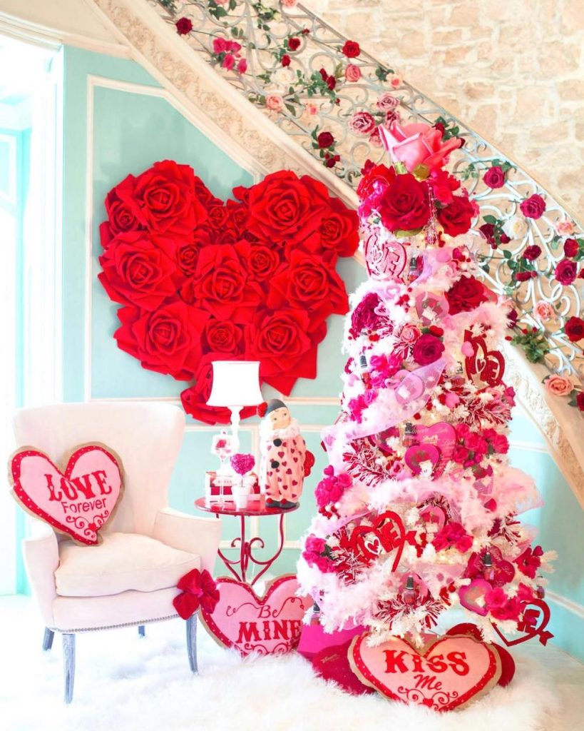 In 2 #ValentinesDay #DIYValentinesDayTree #HomeDecor #ValentineDecorIdeas 