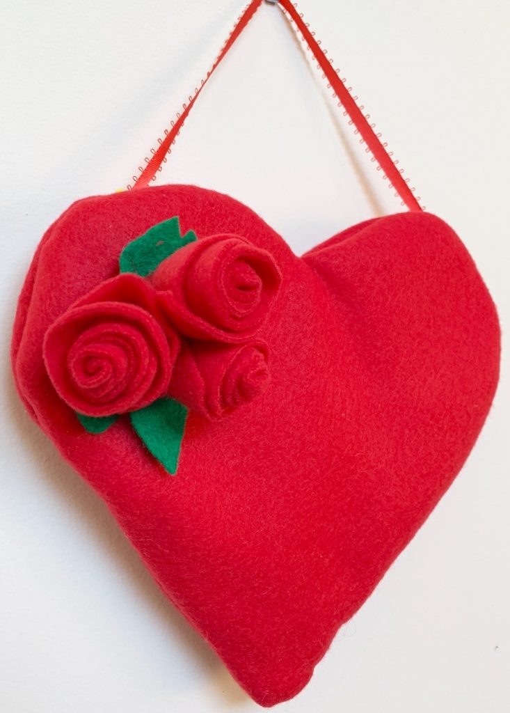 DIY Valentines Day Decor In 3 #ValentinesDay #DIYValentinesDecor #HomeDecor #ValentineDecorIdeas 