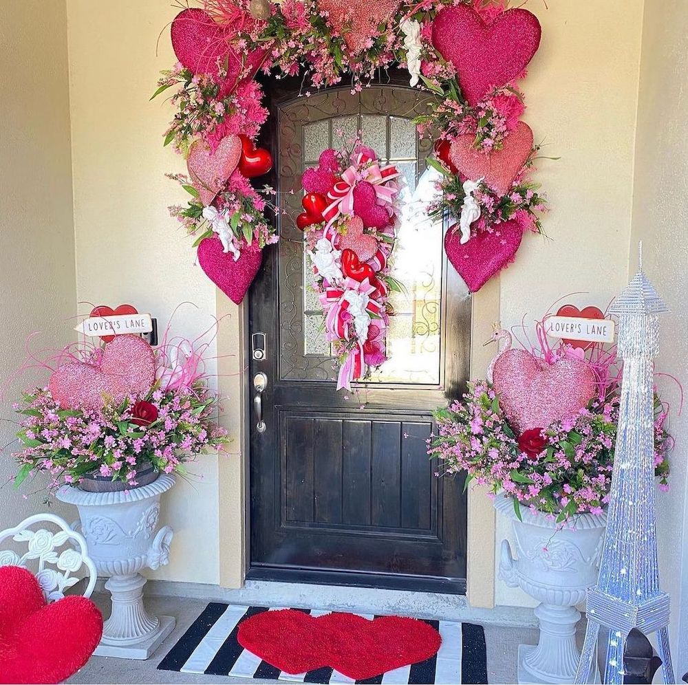 In 3 #ValentinesDay#ValentineFrontPorch #HomeDecor #ValentineDecorIdeas