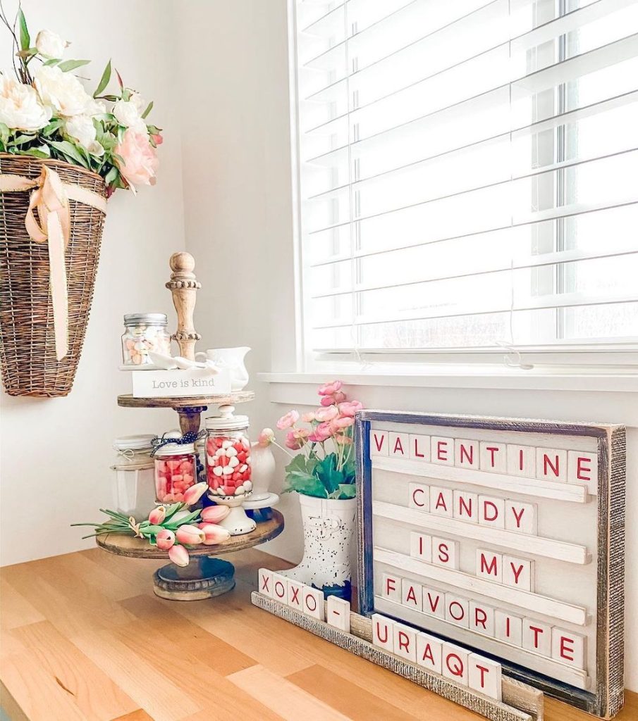 Valentine Vignette Decor Ideas In 3 #ValentinesDay#ValentineVignette #HomeDecor #ValentineDecorIdeas 