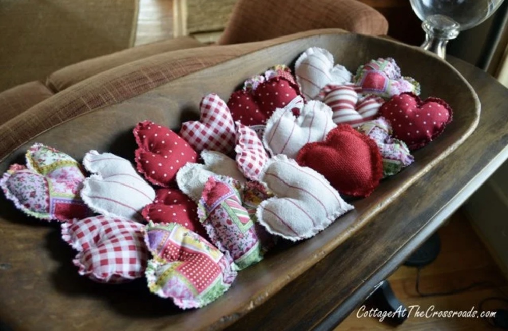 In 4 #ValentinesDay #DIYValentinesDecor #HomeDecor #ValentineDecorIdeas 