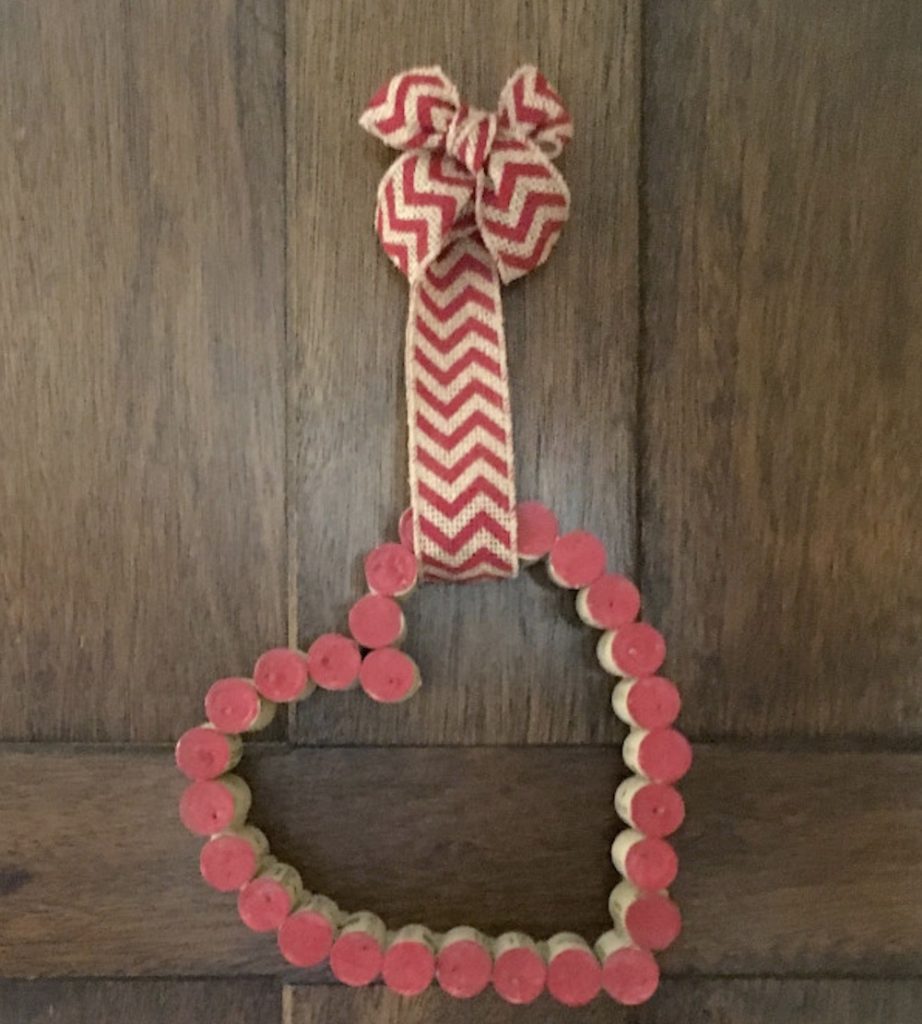 In 4 #ValentinesDay #DIYValentinesDayWreaths #HomeDecor #ValentineDecorIdeas 