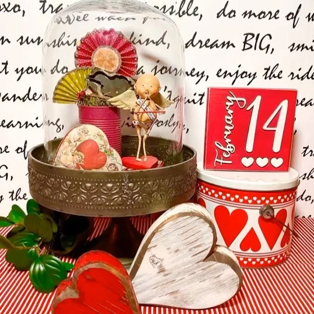 In 4 #ValentinesDay#ValentineVignette #HomeDecor #ValentineDecorIdeas 