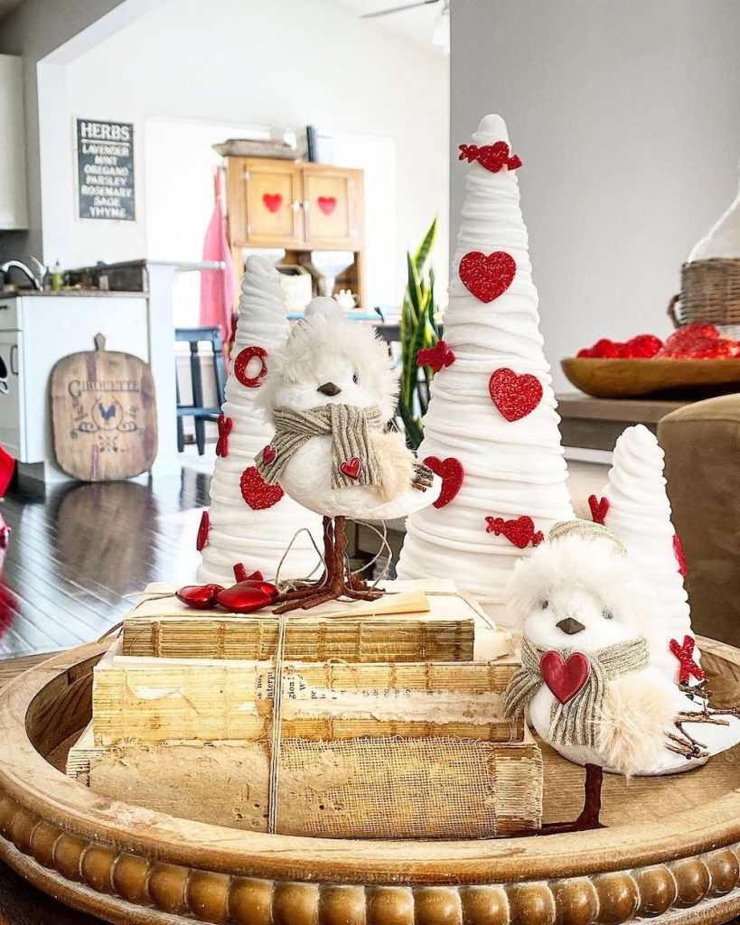 Valentine Vignette Decor Ideas In 5 #ValentinesDay#ValentineVignette #HomeDecor #ValentineDecorIdeas 