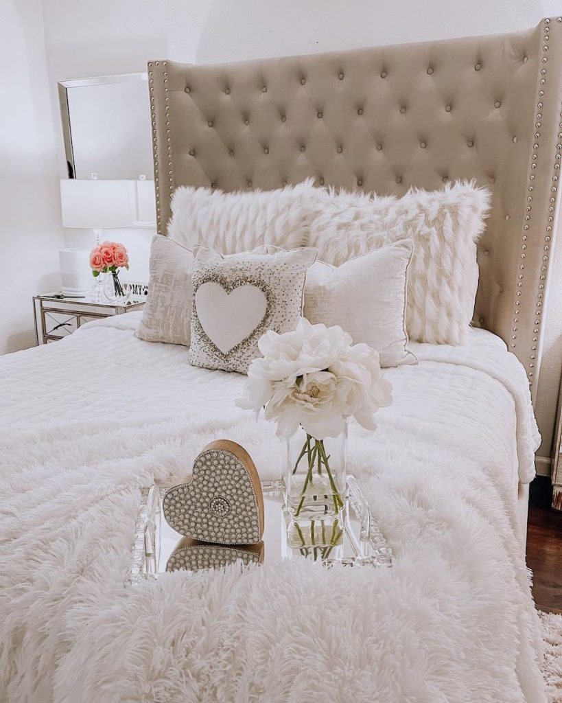 Valentine Bedroom Decor Ideas In 5 #ValentinesDay#ValentineBedrooms #HomeDecor #ValentineDecorIdeas 