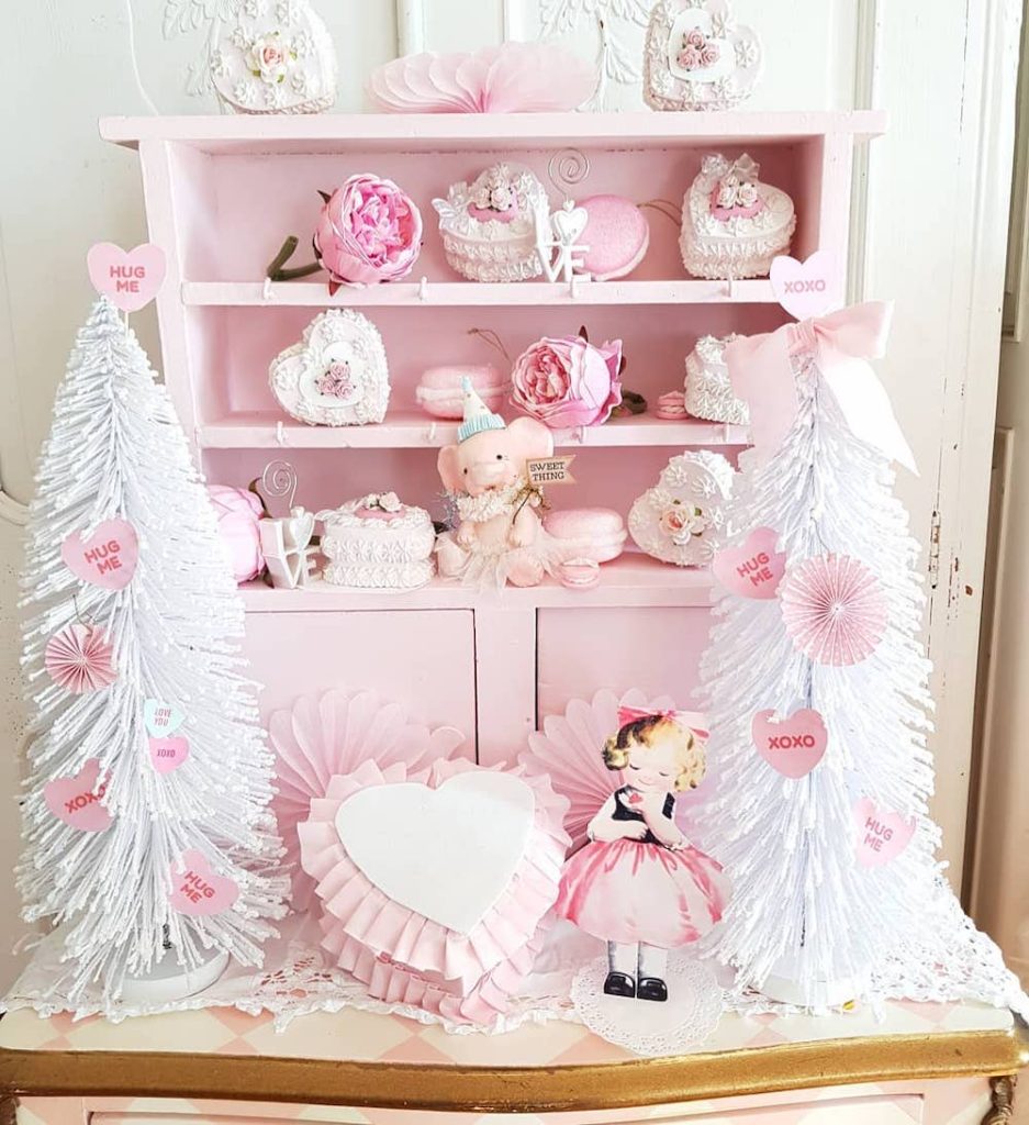 In 6 #ValentinesDay #DIYValentinesDayTree #HomeDecor #ValentineDecorIdeas 