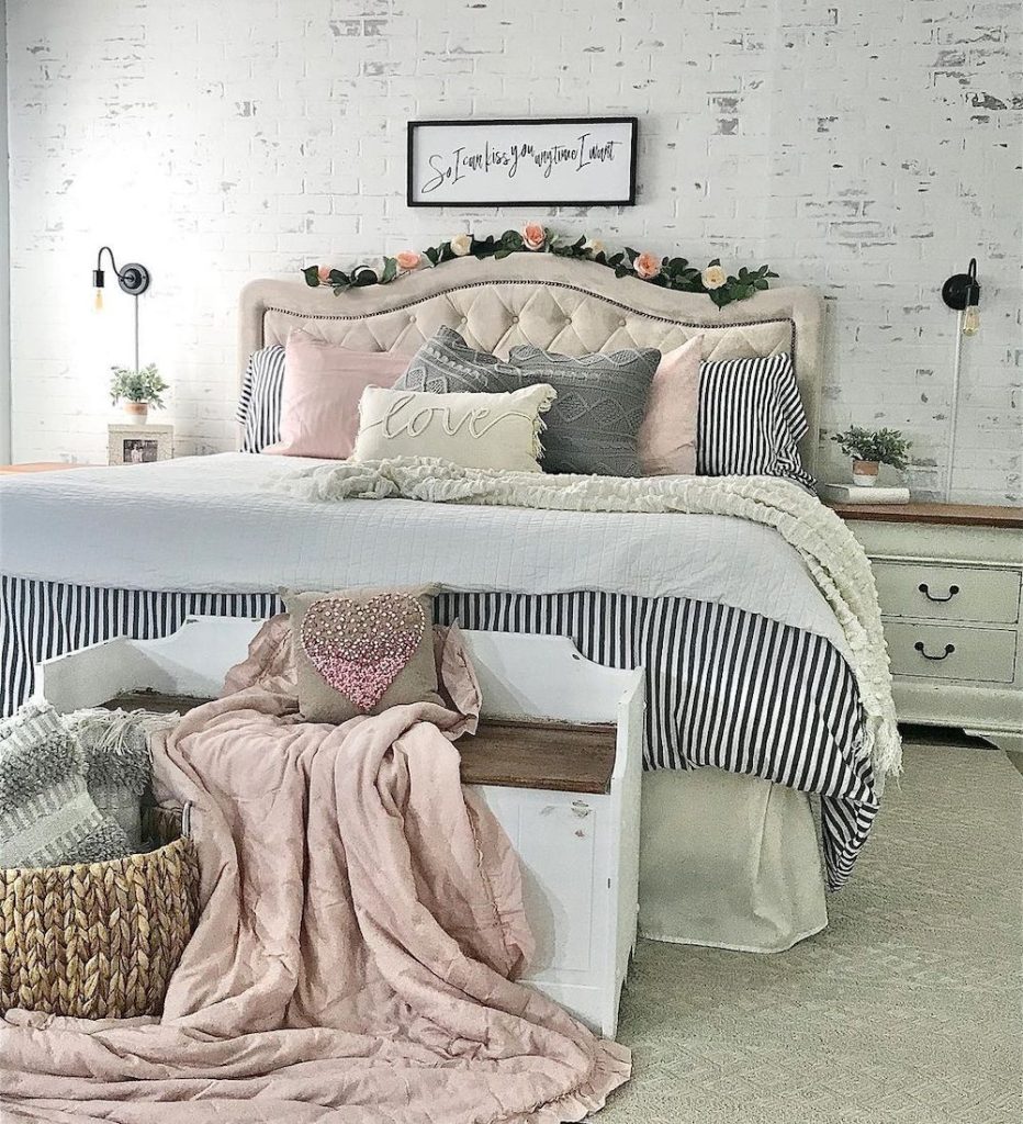 In 6 #ValentinesDay#ValentineBedrooms #HomeDecor #ValentineDecorIdeas 