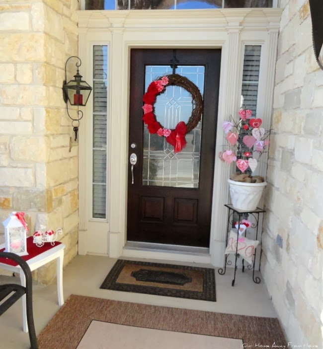 In 8 #ValentinesDay #ValentineFrontPorch #HomeDecor #ValentineDecorIdeas 