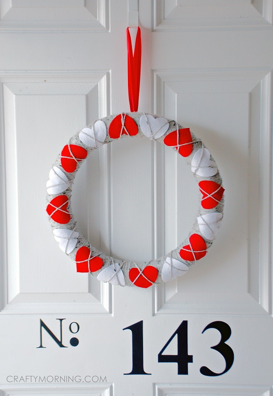 In 9 #ValentinesDay #DIYValentinesDayWreaths #HomeDecor #ValentineDecorIdeas 