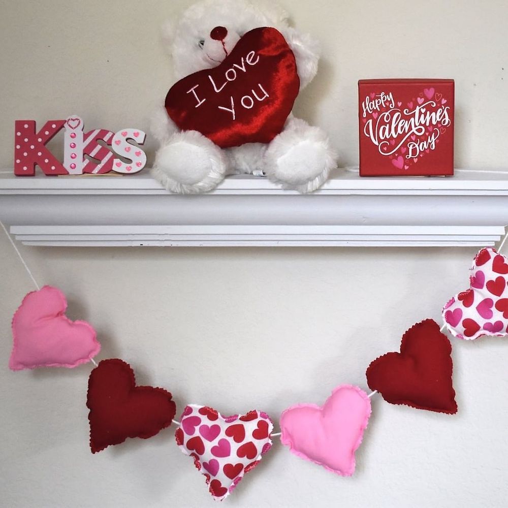 In 9 #ValentinesDay #ValentinesGarland #HomeDecor #ValentineDecorIdeas 