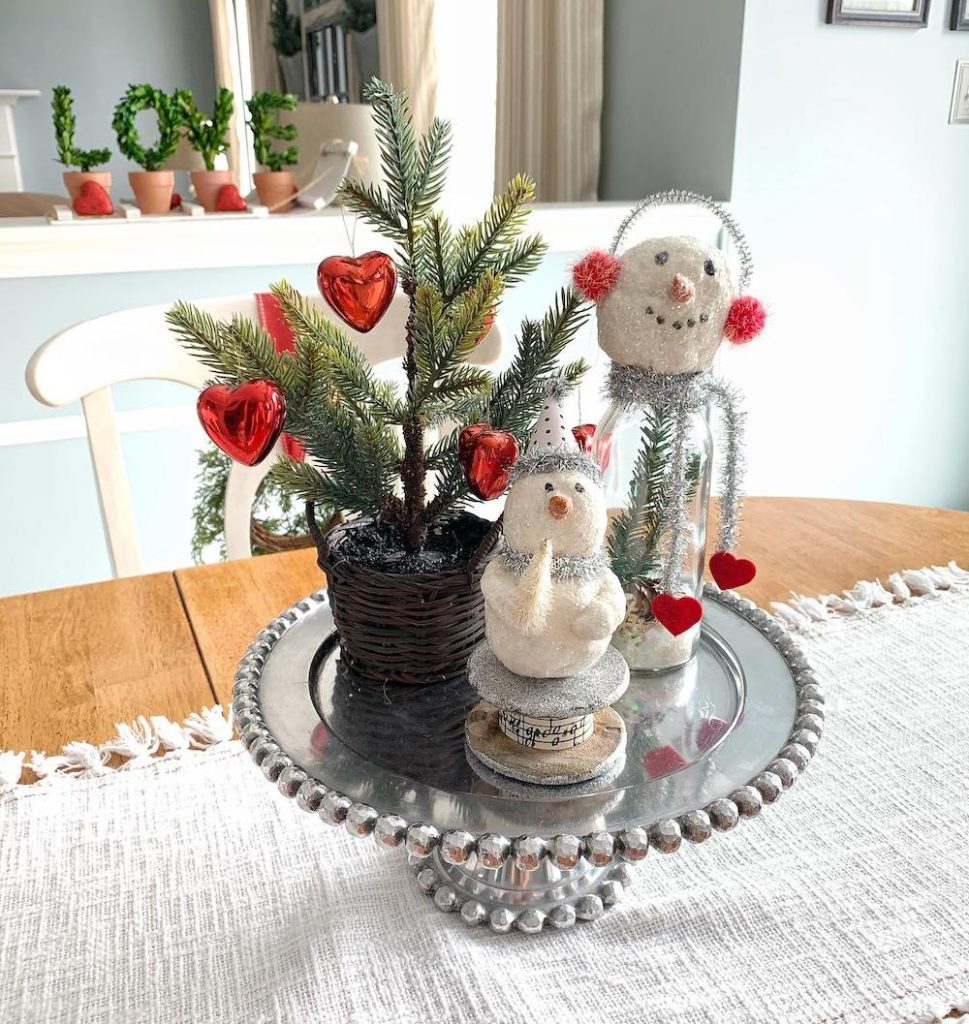 Valentine Table Centerpiece Ideas In 10 #ValentinesDay #Centerpiece #ValentineTableCenterpiece #HomeDecor #ValentineDecorIdeas 