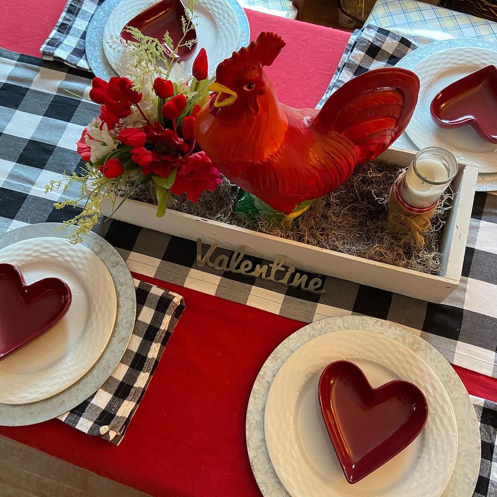 Dining table decor for dinner with a partner on valentine's day 27