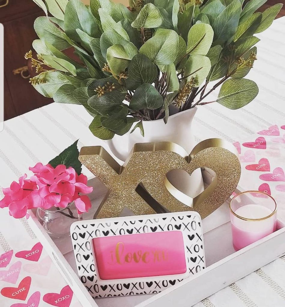 In 4 #ValentinesDay #Centerpiece #ValentineTableCenterpiece #HomeDecor #ValentineDecorIdeas 