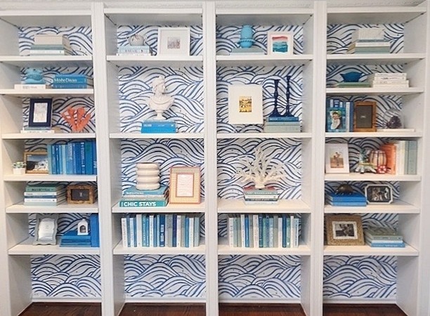 In 2 5 #Coastal #Bookcases #Bookshelves #StylingBookshelves #HomeDecor #CoastalHomeDecor 