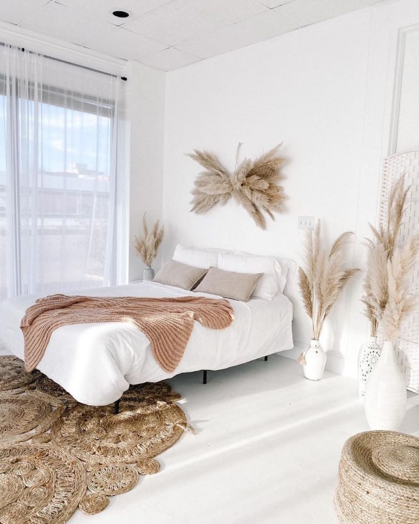 Use Pampas Grass In 6 #Coastal #BoHo #PampasGrass #DriedGrasses #HomeDecor #CoastalHomeDecor 