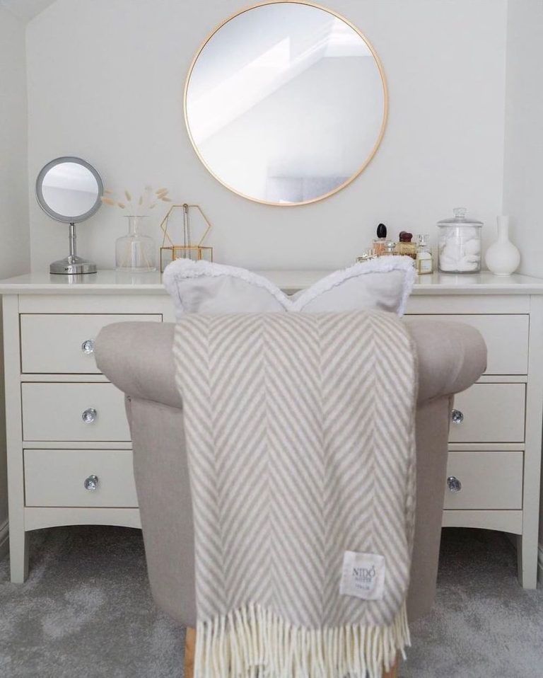 19 Neutral Accent Mirrors Perfect for Every Home