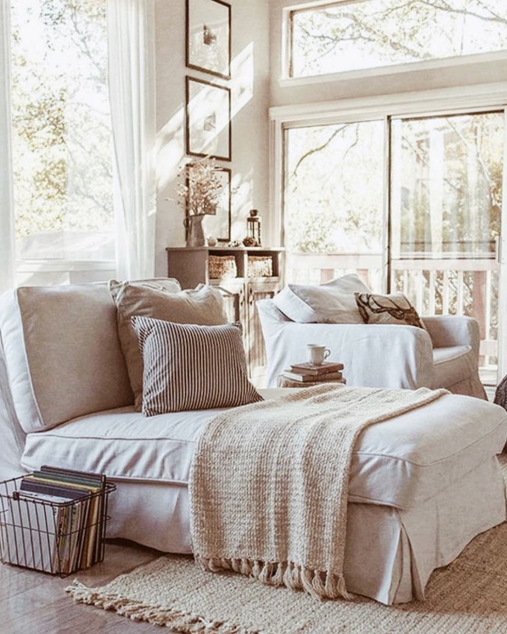 16 Chaise Lounge Decor Ideas for Relaxing
