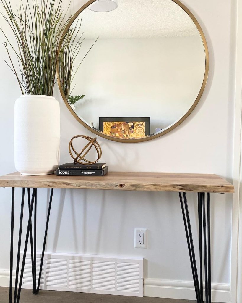 Gold Round Mirrors In 2 #Mirrors #RoundMirrors #GoldMirrors #Foyer #ConsoleTable #StylingTips #HomeDecor