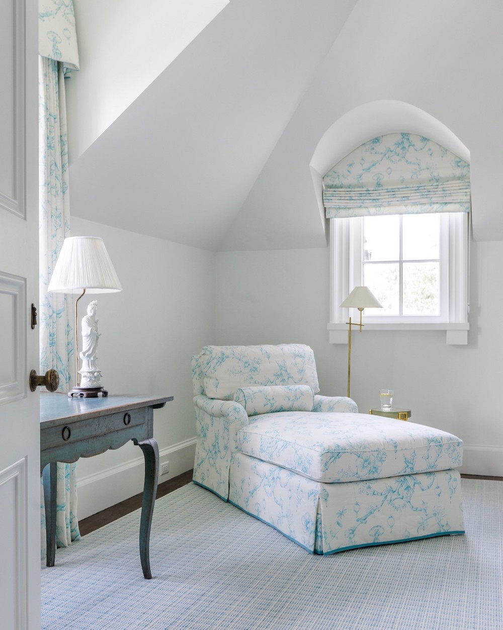 16 Chaise Lounge Decor Ideas for Relaxing