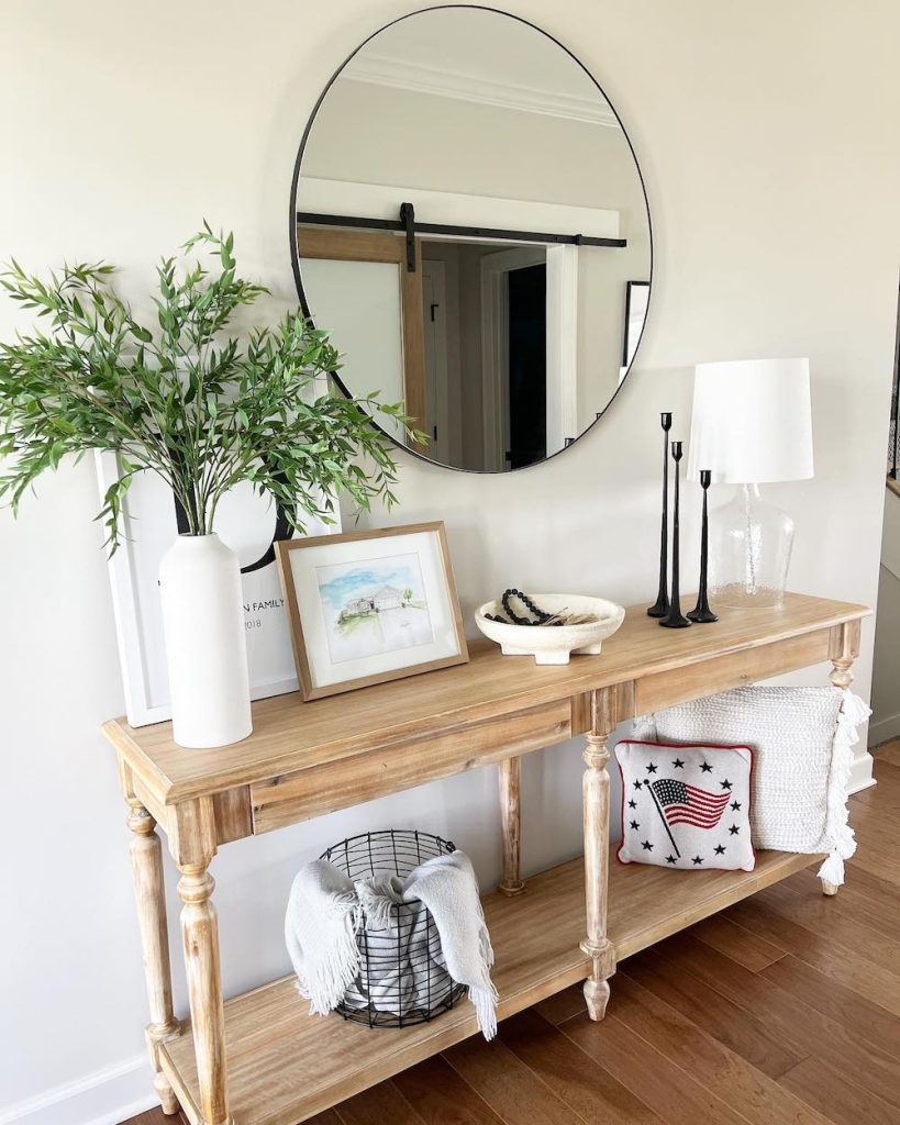 In 11 #Entryways #ConsoleTables #NeutralEntryways #NeutralInteriors #HomeDecor  