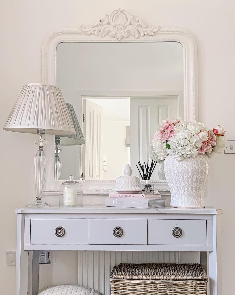 Neutral Mirror Decor Ideas In 2 #Mirrors #NeutralAccentMirrors #NeutralInteriors #NeutralHomeDecor #CoastalHomeDecor 