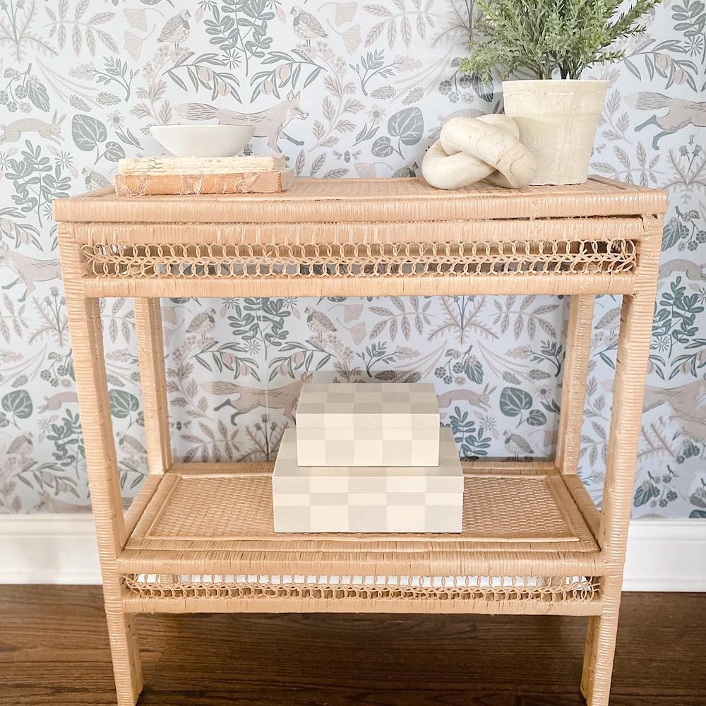 Rattan Entryway Table Ideas In 5 #Entryway #Foyer #RattanEntrywayTable #ConsoleTable #HallwayTable #StylingTips #HomeDecor