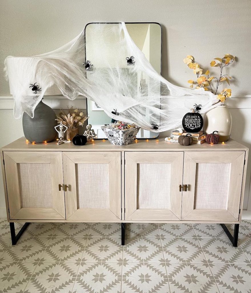 Halloween Entryway Decor Ideas In 7 #Halloween