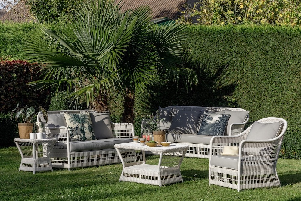 In 14 #PatioSofas #All-WeatherSofas #ResinSofas 