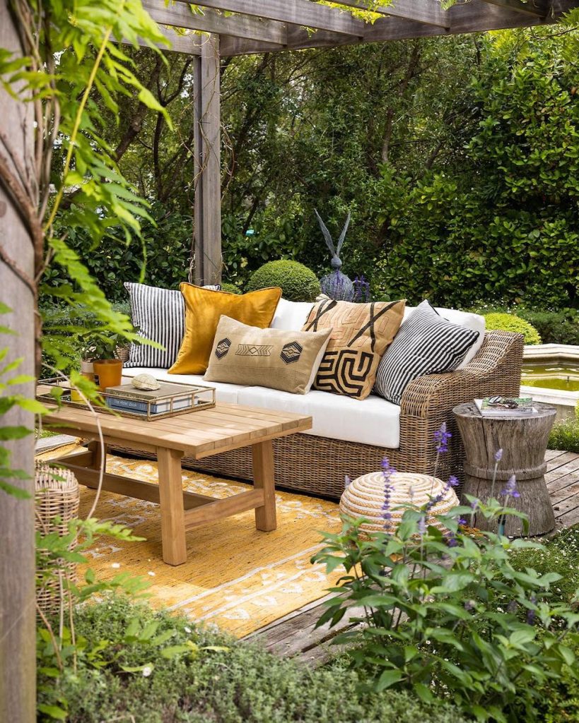 In 2 #PatioSofas #All-WeatherSofas #ResinSofas 