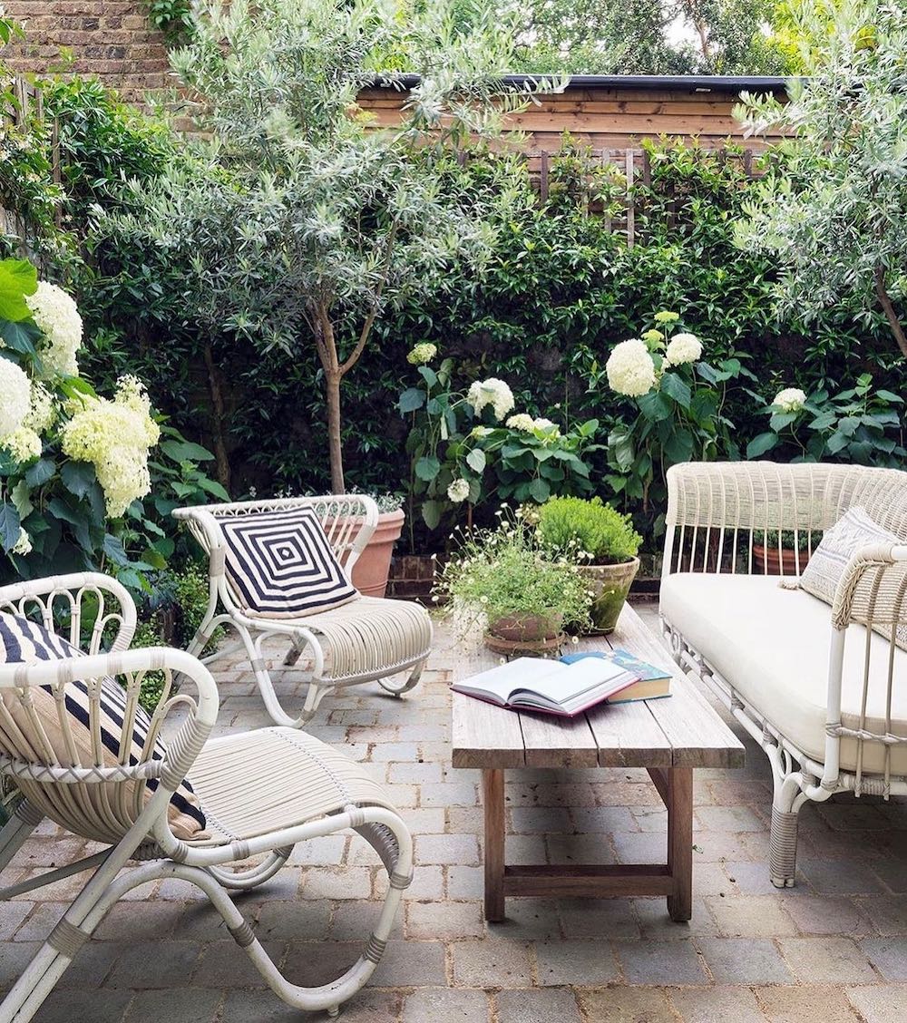 6 White Wicker Sofas for Creating a Calming and Serene Space