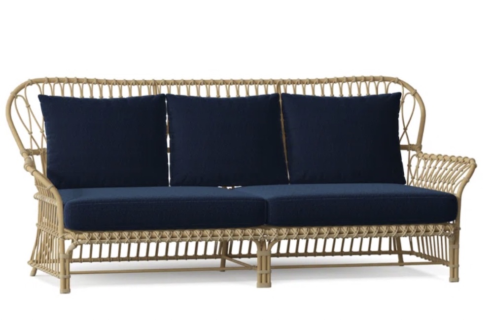 Wicker Patio Sofa Ideas #Patio #PatioSofas #WickerPatioSofas 