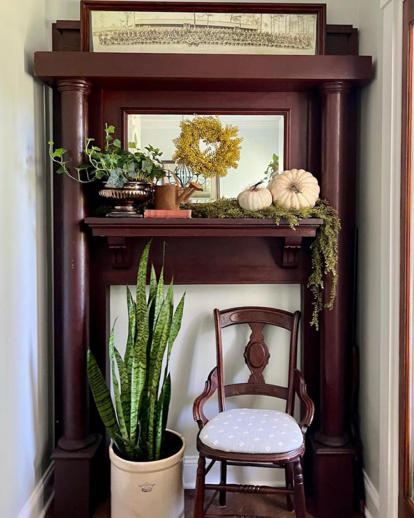 In 11 #FallEntryway #FallFarmhouseEntryway #FallFarmhouse