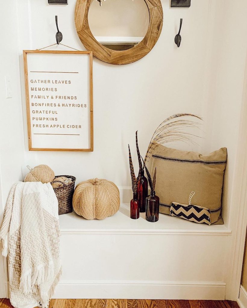 Fall Farmhouse Entryway Ideas In 18 #FallEntryway #FallFarmhouseEntryway #FallFarmhouse