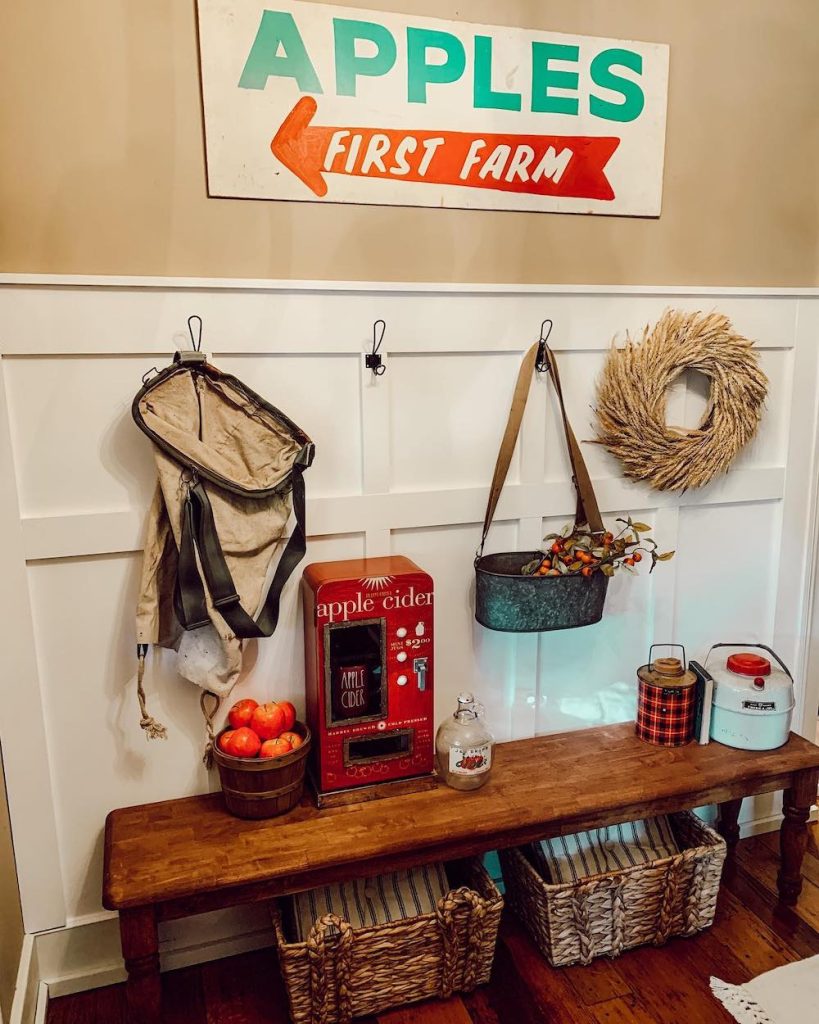 In 22 #FallEntryway #FallFarmhouseEntryway #FallFarmhouse