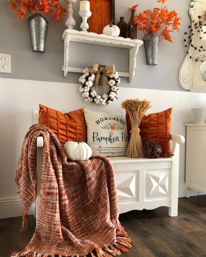 In 7 #FallEntryway #FallFarmhouseEntryway #FallFarmhouse