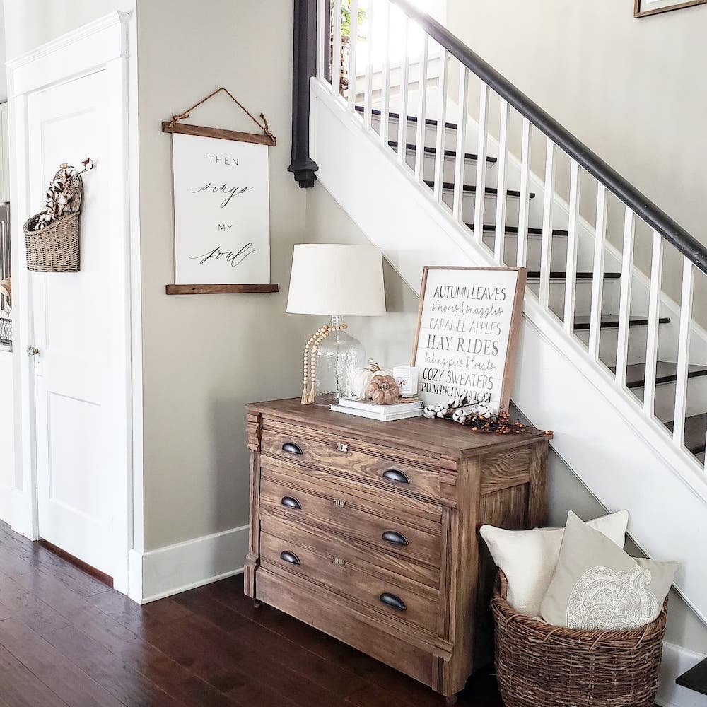 In 9 #FallEntryway #FallFarmhouseEntryway #FallFarmhouse