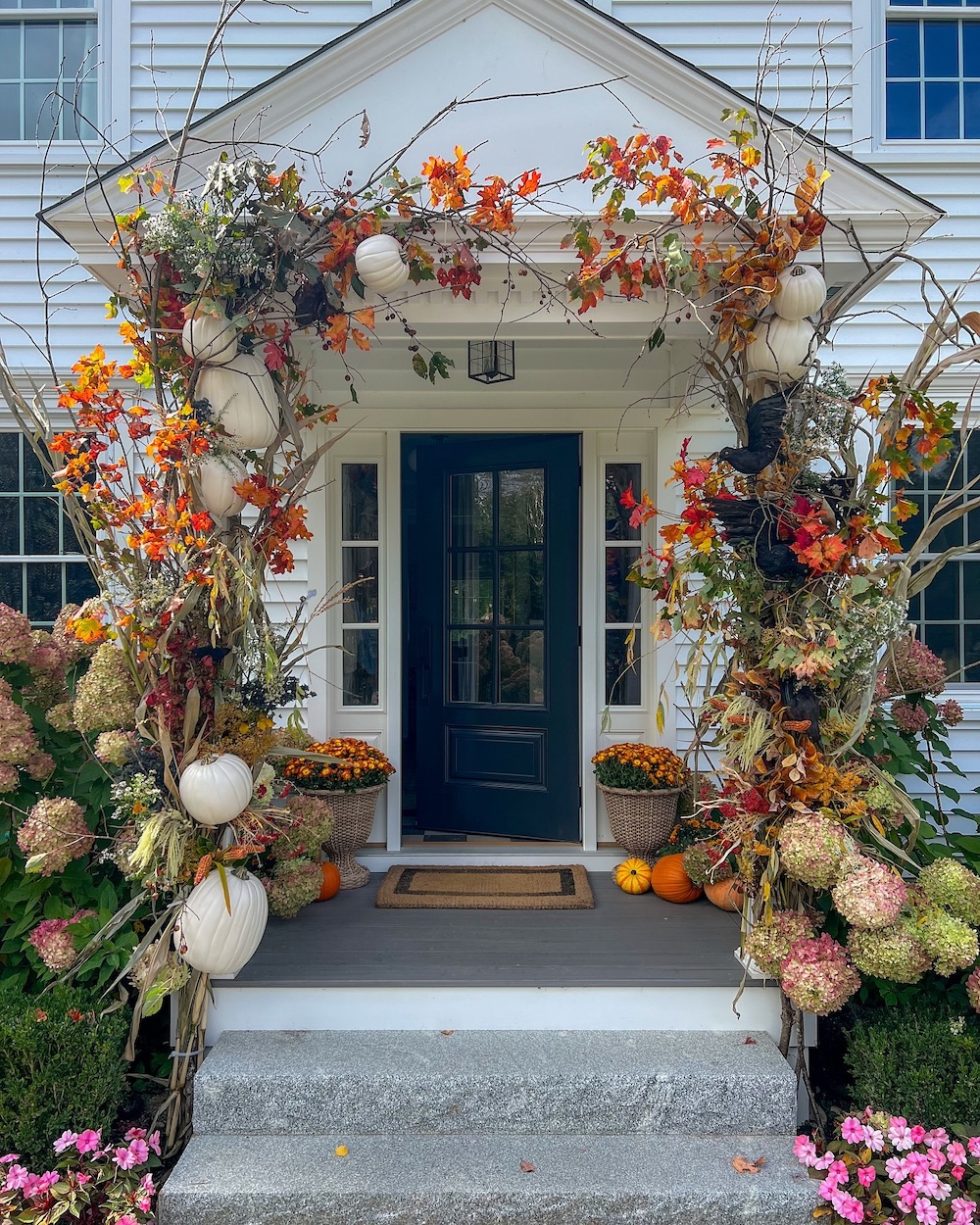 In 1 the_ct_colonial #FallDecor #FallFrontPorch #FallPorchIdeas